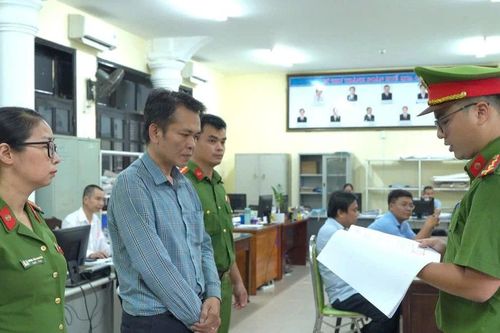 Một phó giám đốc trung tâm dịch vụ công bị bắt vì nhận hối lộ