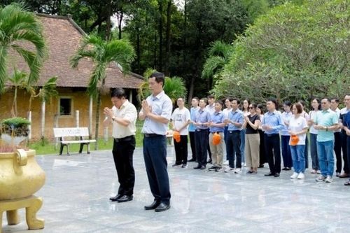Đảng ủy Vietsovpetro tổ chức tập huấn kết hợp về nguồn năm 2025