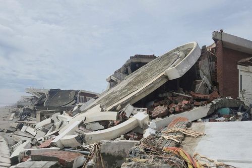 Loạt biệt thự tan hoang sau bão ở Hà Tĩnh: Lộ ra điều ít ai ngờ