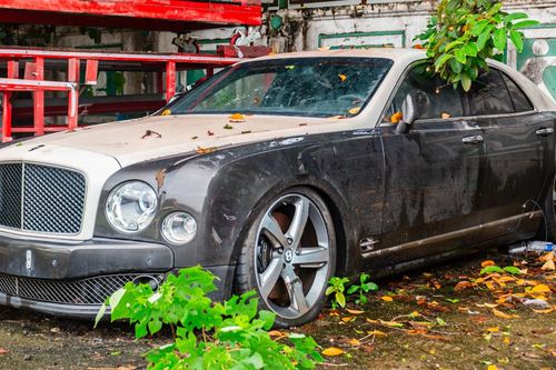 Xót xa chiếc xe siêu sang Bentley Mulsanne 30 tỷ bỏ hoang 7 năm trên phố Hà Nội