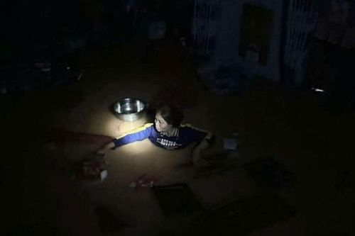Nước lũ bất ngờ dâng cao, người dân Thái Nguyên cầu cứu trong đêm
