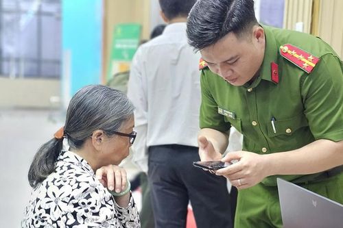 Công an TPHCM đồng loạt ra mắt, vận hành bộ phận một cửa phục vụ người dân