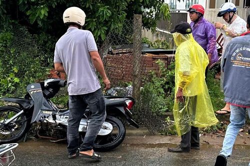3 học sinh lớp 11 gặp tai nạn trên đường đến trường, 1 em tử vong