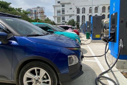 TPHCM cho V-Green lắp trạm sạc điện tại điểm thu phí đỗ xe dưới lòng đường