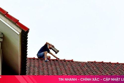 Nhiều tai nạn đau lòng khi sửa chữa nhà cửa sau mưa bão