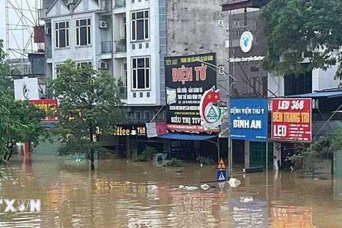 Thái Nguyên ngập úng nghiêm trọng, các tuyến đường, khu dân cư tại trung tâm bị chia cắt