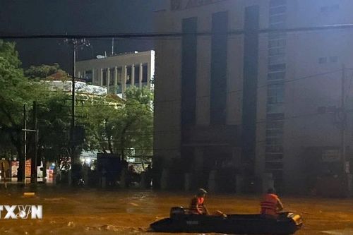 Người dân Cao Bằng gồng mình chống chọi với cơn lũ lịch sử