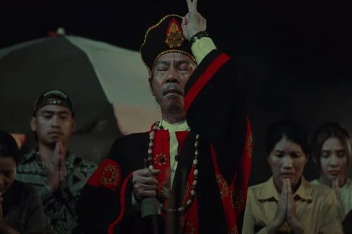 Cảnh trừ tà của 'Quật mộ trùng ma' có là cái bóng quá lớn với phim kinh dị Việt?
