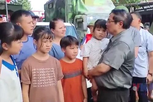Thủ tướng: Không để người dân nào thiếu ăn, thiếu mặc, sống màn trời, chiếu đất