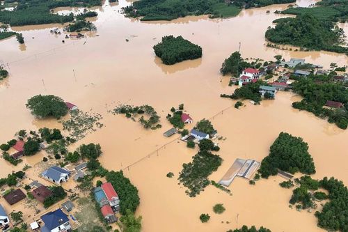 Trực thăng Trung đoàn 916 khẩn cấp cứu trợ, vận chuyển lương thực cho tỉnh Lạng Sơn