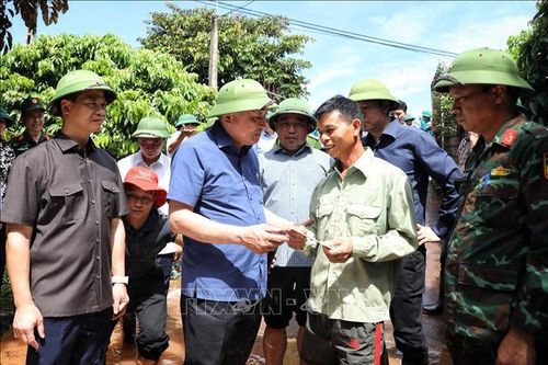 Phó Thủ tướng Nguyễn Hòa Bình kiểm tra, chỉ đạo khắc phục hậu quả mưa lũ tại Bắc Ninh