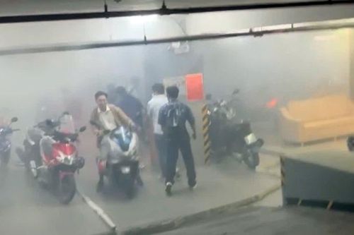 TP Hồ Chí Minh: Cháy hầm giữ xe tòa nhà 11 tầng, nhiều người tháo chạy