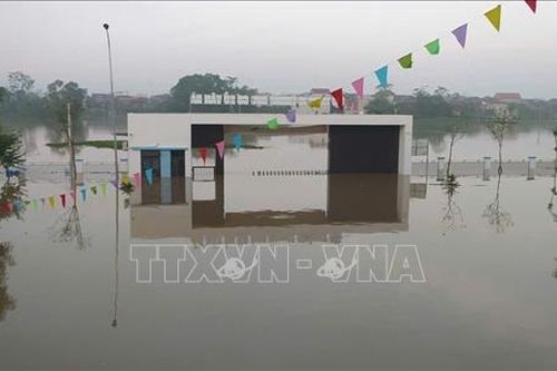 Lũ nhiều sông vượt lịch sử, các tuyến đê bị tràn được xử lý chủ động