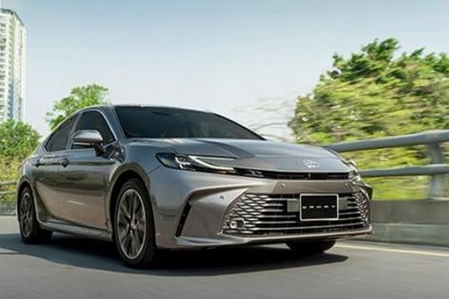 Toyota 'mạnh tay' giảm giá cho Camry gần trăm triệu đồng