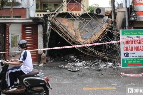Cửa hàng quần áo cháy dữ dội sau tiếng nổ lớn, 1 người tử vong