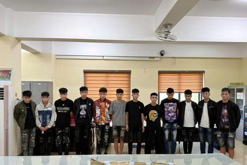 Tạm giữ nhóm 12 đối tượng khiến 2 thiếu niên thương vong khi truy tìm để đánh đối thủ