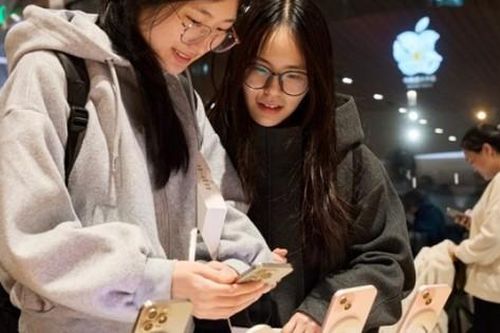 iPhone 17 Pro Max vẫn 'đắt như tôm tươi'