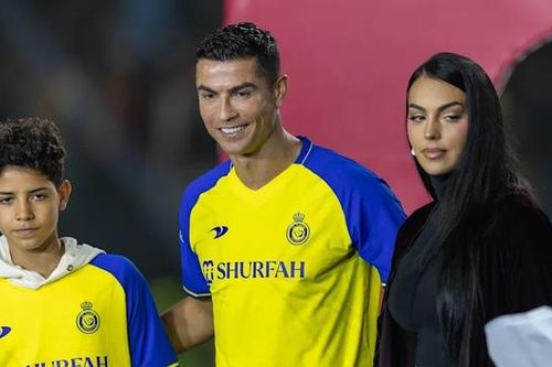 Phản ứng của Ronaldo khi gia đình khuyên giải nghệ