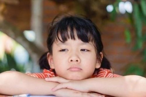 Cha mẹ càng áp đặt, con càng thiếu tự tin, lý do khiến nhiều người giật mình