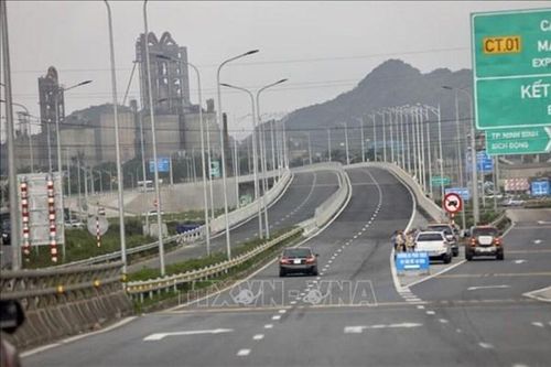 Miễn phí đường bộ cho các phương tiện vận chuyển hàng cứu trợ
