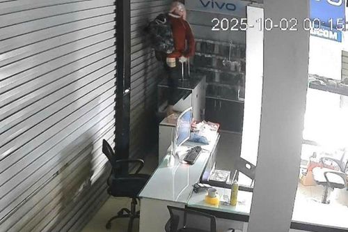 Đến cửa hàng như thường lệ, người chủ vội check camera rồi tức tốc trình báo Công an