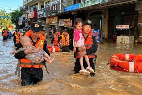 Lạng Sơn sau bão Matmo: Căng mình cứu dân giữa 'biển nước'