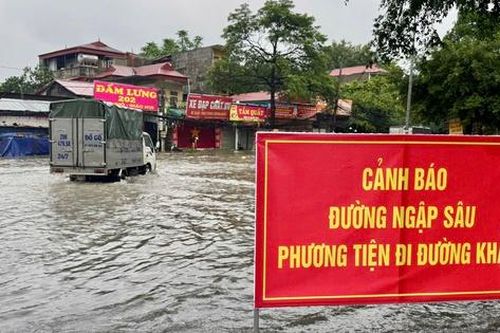 Hà Nội chấn chỉnh hàng loạt đơn vị chậm ứng phó bão số 11