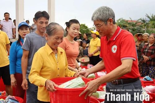 Kịp thời hỗ trợ để người dân Các Sơn, Kim Tân ổn định cuộc sống sau mưa lũ