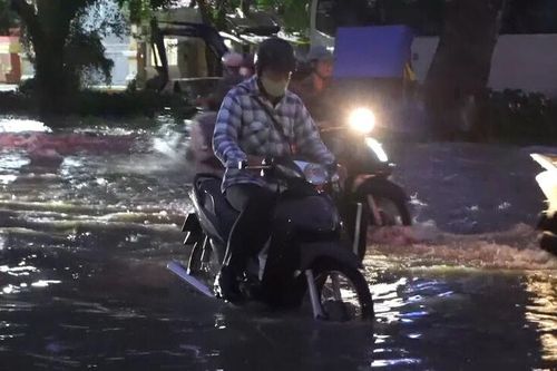 Nhiều nơi ở Cần Thơ bị ngập sâu do triều cường vượt báo động 3