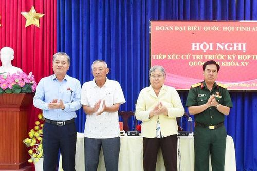 Đoàn Đại biểu Quốc hội tỉnh An Giang tiếp xúc cử tri 4 xã, phường
