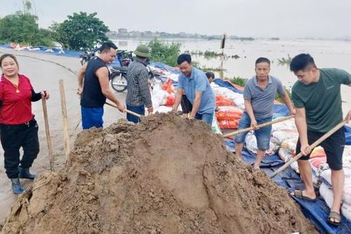 Phường Kinh Bắc: Huy động nhân lực chống tràn đê, sơ tán tài sản cho người dân đến nơi an toàn