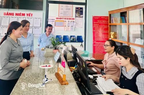 Ban Tuyên giáo và Dân vận Tỉnh ủy thăm, tặng quà nhân dân 4 xã: Đak Nhau, Bom Bo, Phước Sơn và Thọ Sơn