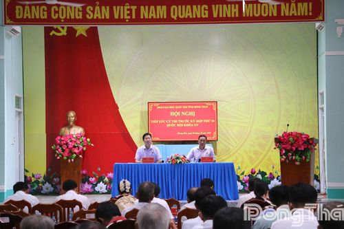 Cử tri xã Phong Hòa kiến nghị nhiều vấn đề về an toàn giao thông, y tế, chính sách an sinh xã hội