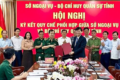 Sở Ngoại vụ và Bộ Chỉ huy Quân sự tỉnh Gia Lai ký kết quy chế phối hợp công tác