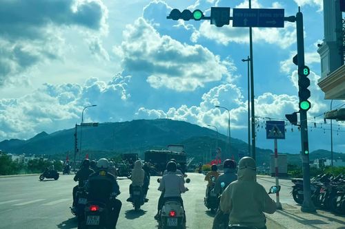 Đã khắc phục lỗi đèn tín hiệu giao thông tại nút giao đường Tố Hữu - Võ Văn Kiệt