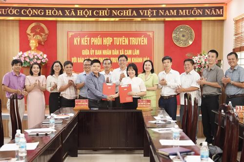 Báo và Phát thanh, Truyền hình Khánh Hòa ký kết tuyên truyền với UBND xã Cam Lâm