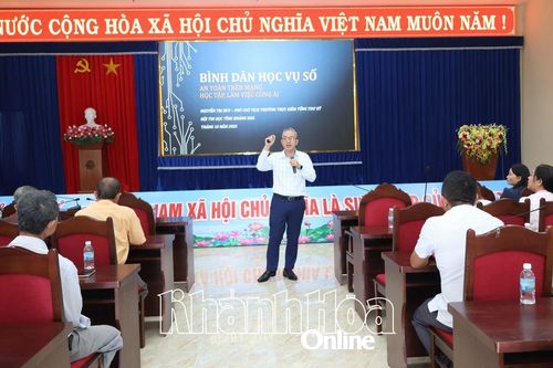 Xã Cam Lâm tổ chức tuyên truyền 'Bình dân học vụ số'