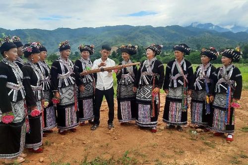 Đưa tiếng khèn bè vang xa