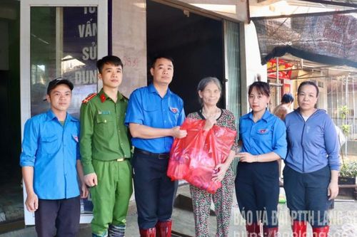 Tỉnh đoàn hỗ trợ các hộ dân bị ảnh hưởng do mưa lũ tại xã Thất Khê và xã Tràng Định