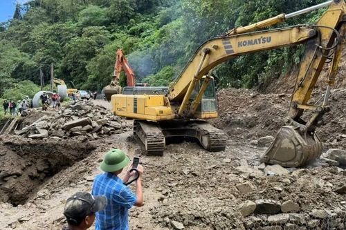 Lào Cai nhanh chóng khôi phục các tuyến đường huyết mạch sau thiên tai