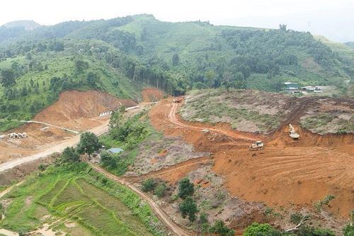 Các dự án san tạo mặt bằng và hạ tầng kỹ thuật phục vụ di dời cơ sở sản xuất của doanh nghiệp: Thi công theo đúng tinh thần 'Ba ca bốn kíp'