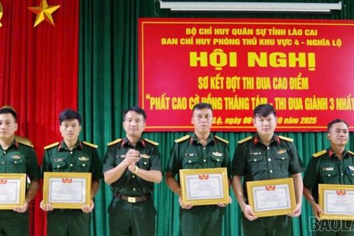 Ban Chỉ huy Phòng thủ Khu vực 4 - Nghĩa Lộ sơ kết thi đua cao điểm 'Phất cao cờ hồng tháng Tám - Thi đua giành 3 nhất'