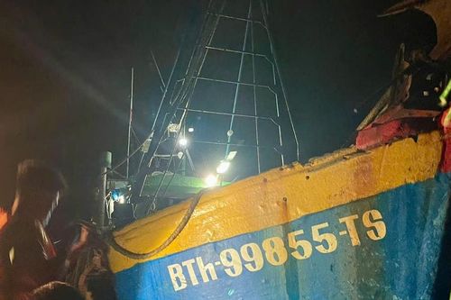 Bắt quả tang 2 tàu giã cào bay vi phạm vùng biển Lâm Đồng