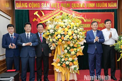 Đồng chí Phó Bí thư Tỉnh ủy, Chủ tịch HĐND tỉnh Lê Quốc Chỉnh thăm, chúc mừng các doanh nghiệp nhân kỷ niệm ngày doanh nhân Việt Nam