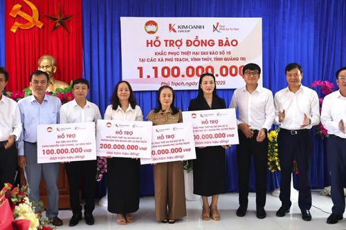Trao tặng 1,1 tỉ đồng hỗ trợ 3 trường học ở Quảng Trị khắc phục hậu quả bão số 10
