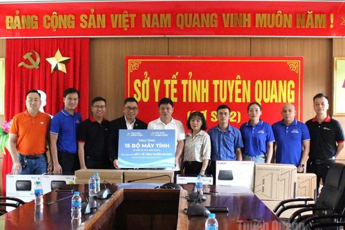 FPT Long Châu hỗ trợ máy tính, máy in khắc phục hậu quả mưa bão