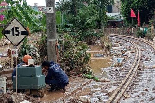 Bão nối bão, đường sắt vẫn thông và hành trình giữ an toàn trên từng ray thép