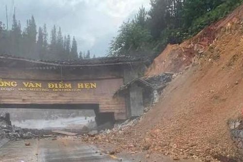 Tuyên Quang: Mưa lớn gây ngập úng, sạt lở, sập cổng chào xã Đồng Văn