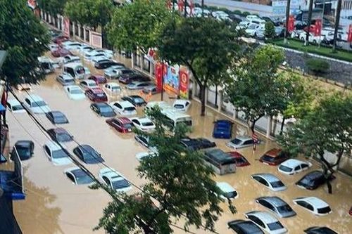 Lũ sông Cầu vượt đỉnh lịch sử, trung tâm Thái Nguyên chìm trong biển nước