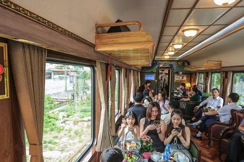 Tuyến Hà Nội - Hải Phòng vượt 1,1 triệu lượt khách nhờ tàu 'Hoa phượng đỏ'